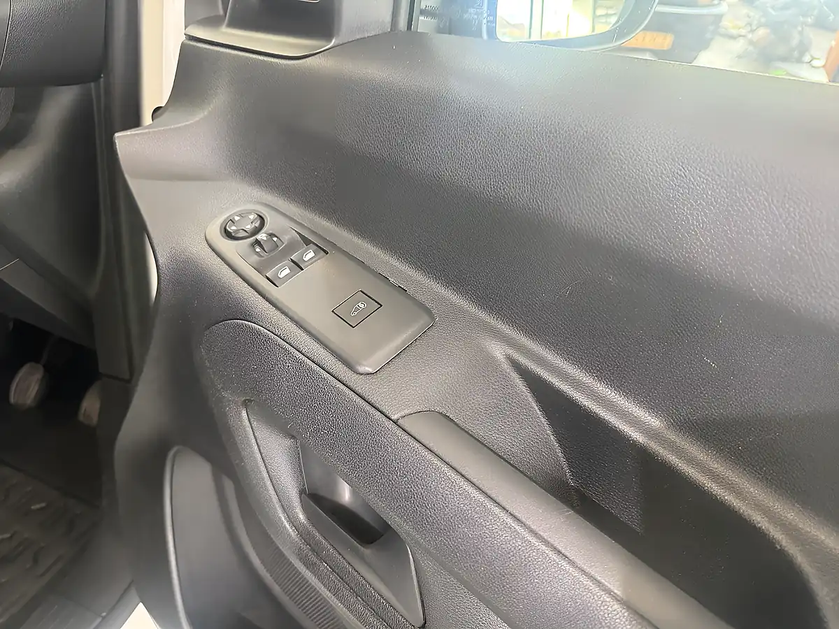 Used 2021 Vauxhall Combo Sportive White - Interior and Exterior details 17