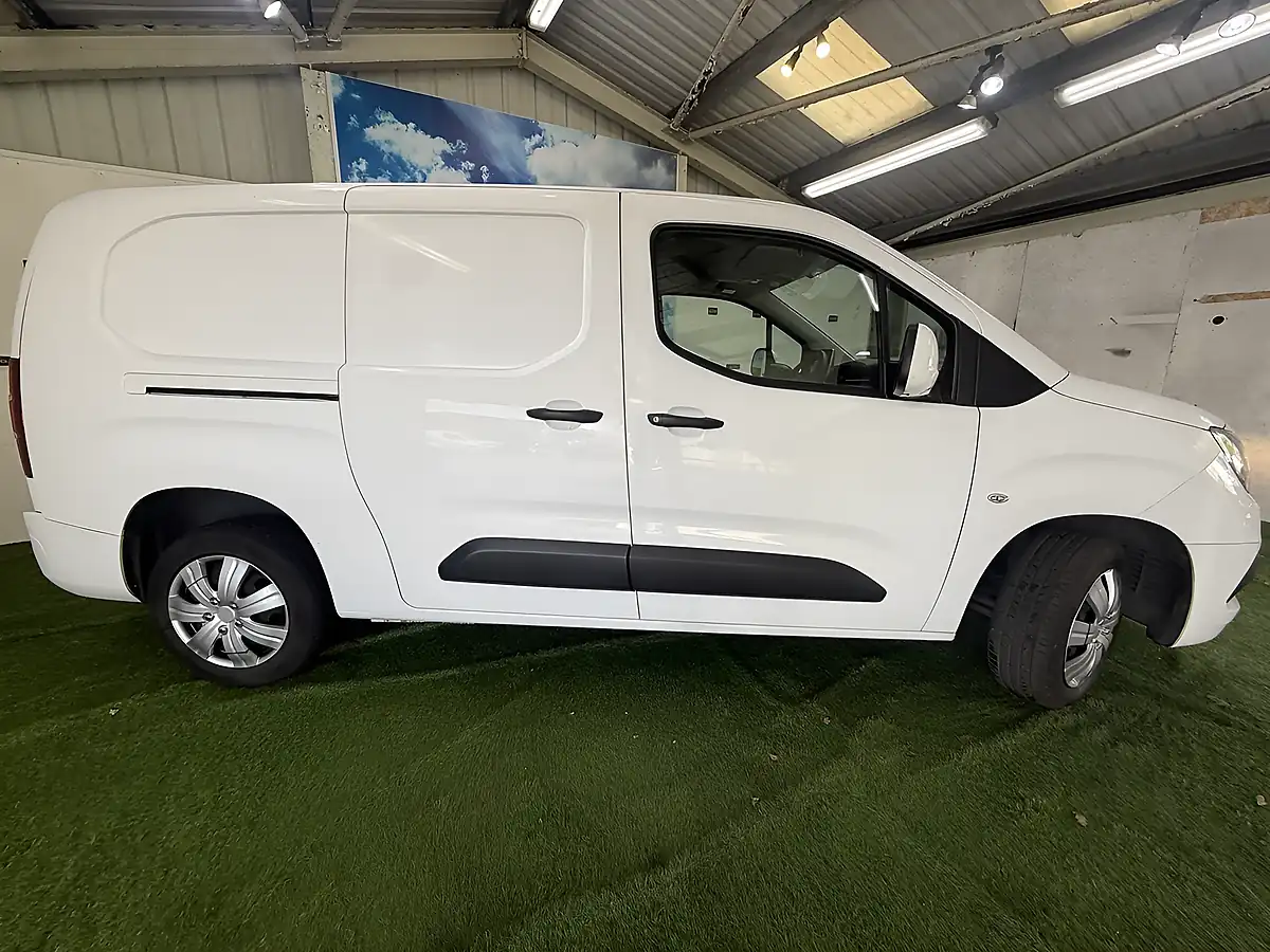 Used 2021 Vauxhall Combo Sportive White - Interior and Exterior details 19