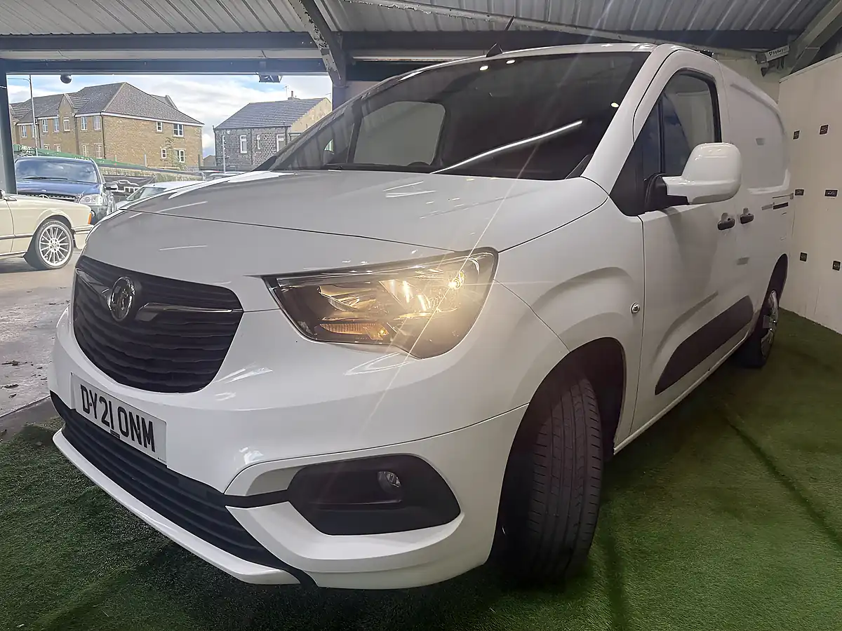 Used 2021 Vauxhall Combo Sportive White - Interior and Exterior details 6