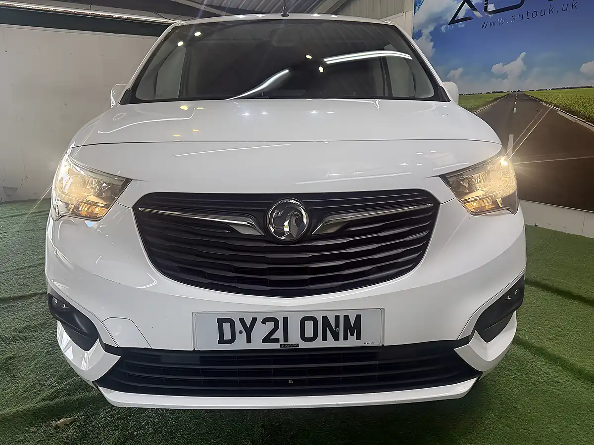 Used 2021 Vauxhall Combo Sportive White - Interior and Exterior details 7