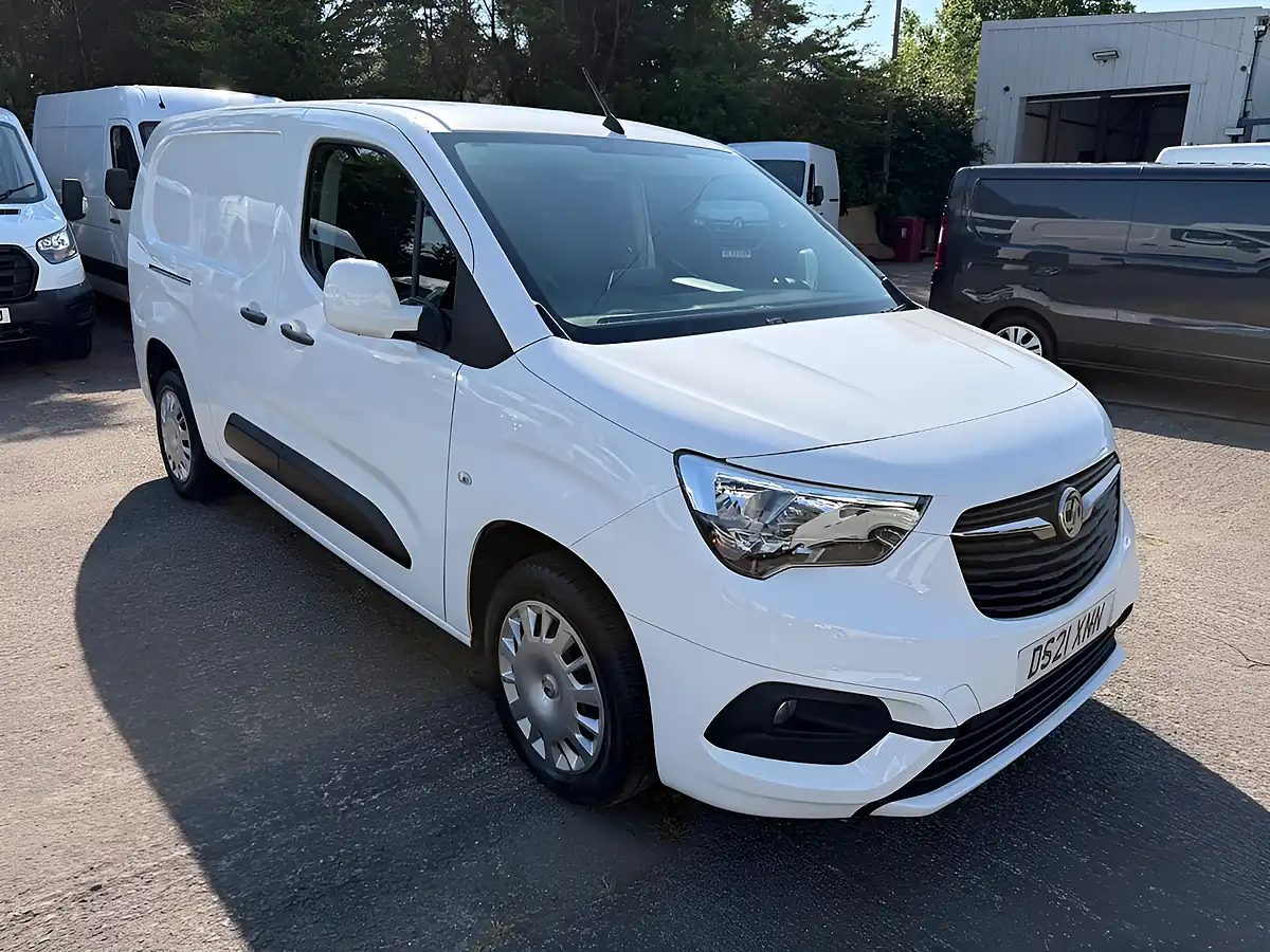 Used 2021 Vauxhall Combo Sportive White - Front View