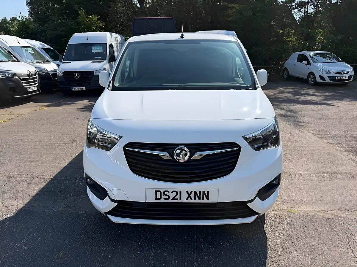 Used 2021 Vauxhall Combo Sportive White - Interior and Exterior details 10