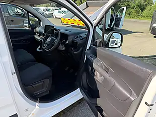 Used 2021 Vauxhall Combo Sportive White - Interior and Exterior details 11