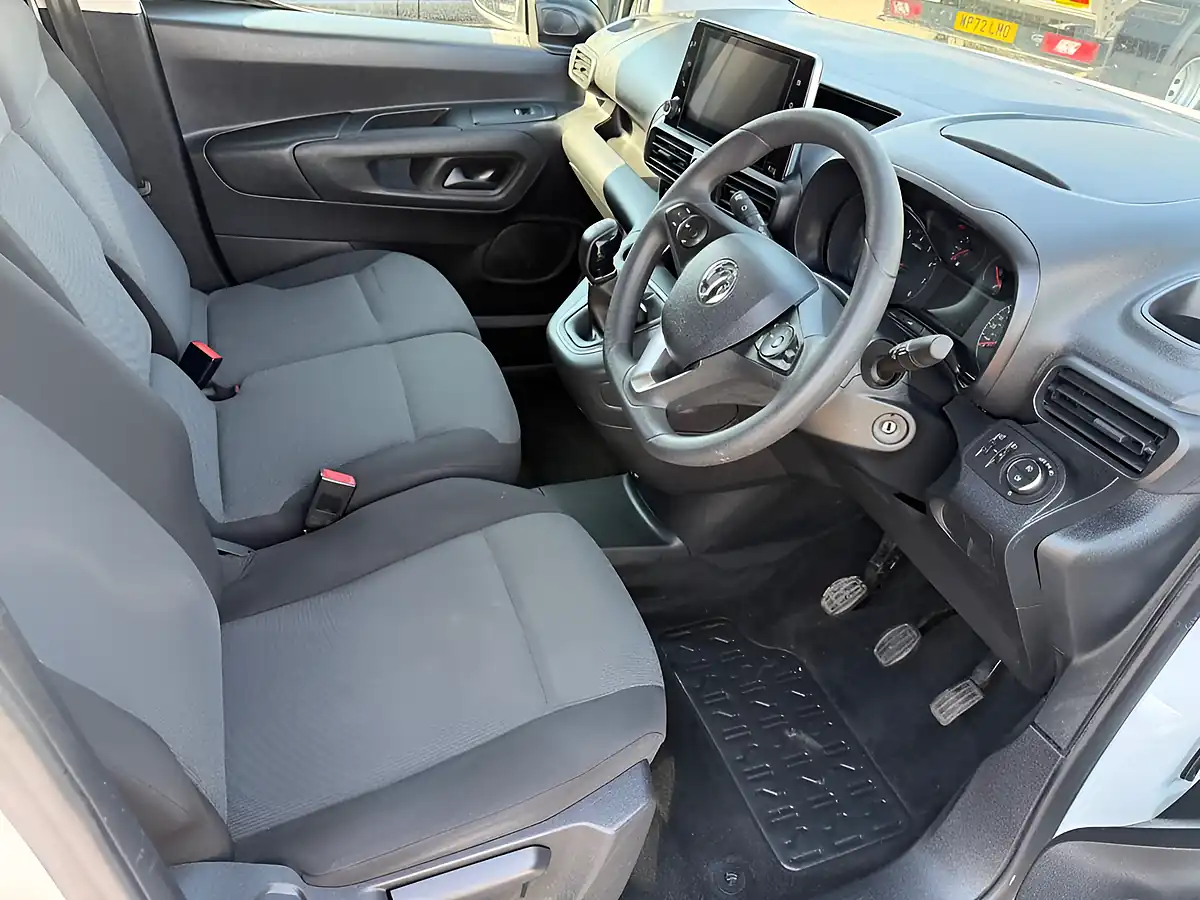 Used 2021 Vauxhall Combo Sportive White - Interior and Exterior details 12