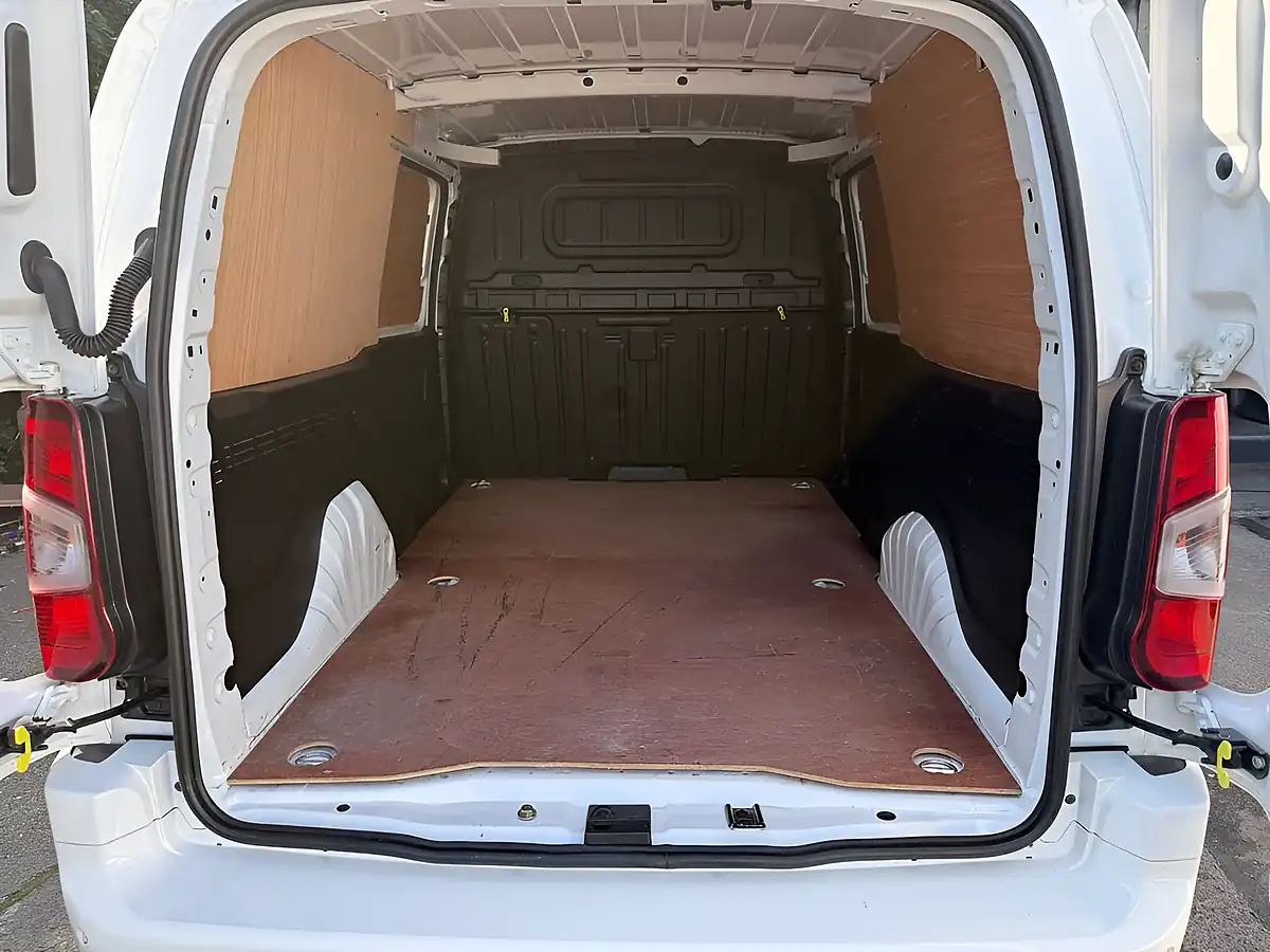 Used 2021 Vauxhall Combo Sportive White - Interior and Exterior details 4