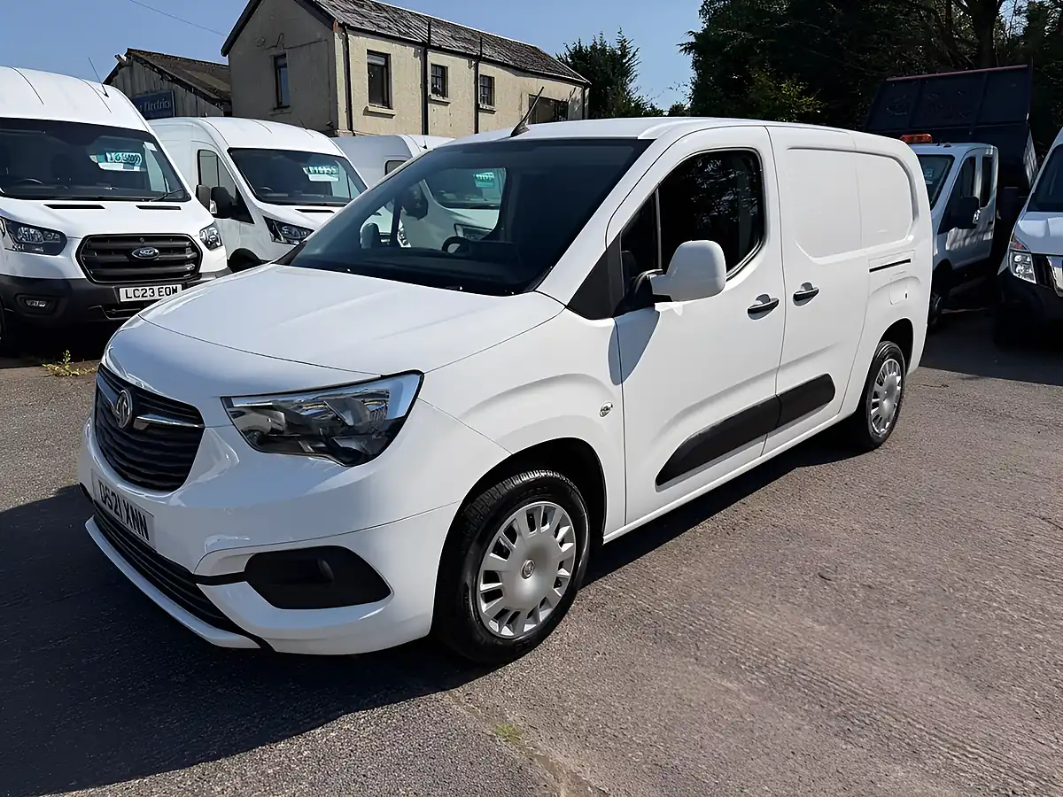 Used 2021 Vauxhall Combo Sportive White - Interior and Exterior details 5