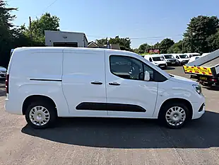 Used 2021 Vauxhall Combo Sportive White - Interior and Exterior details 9