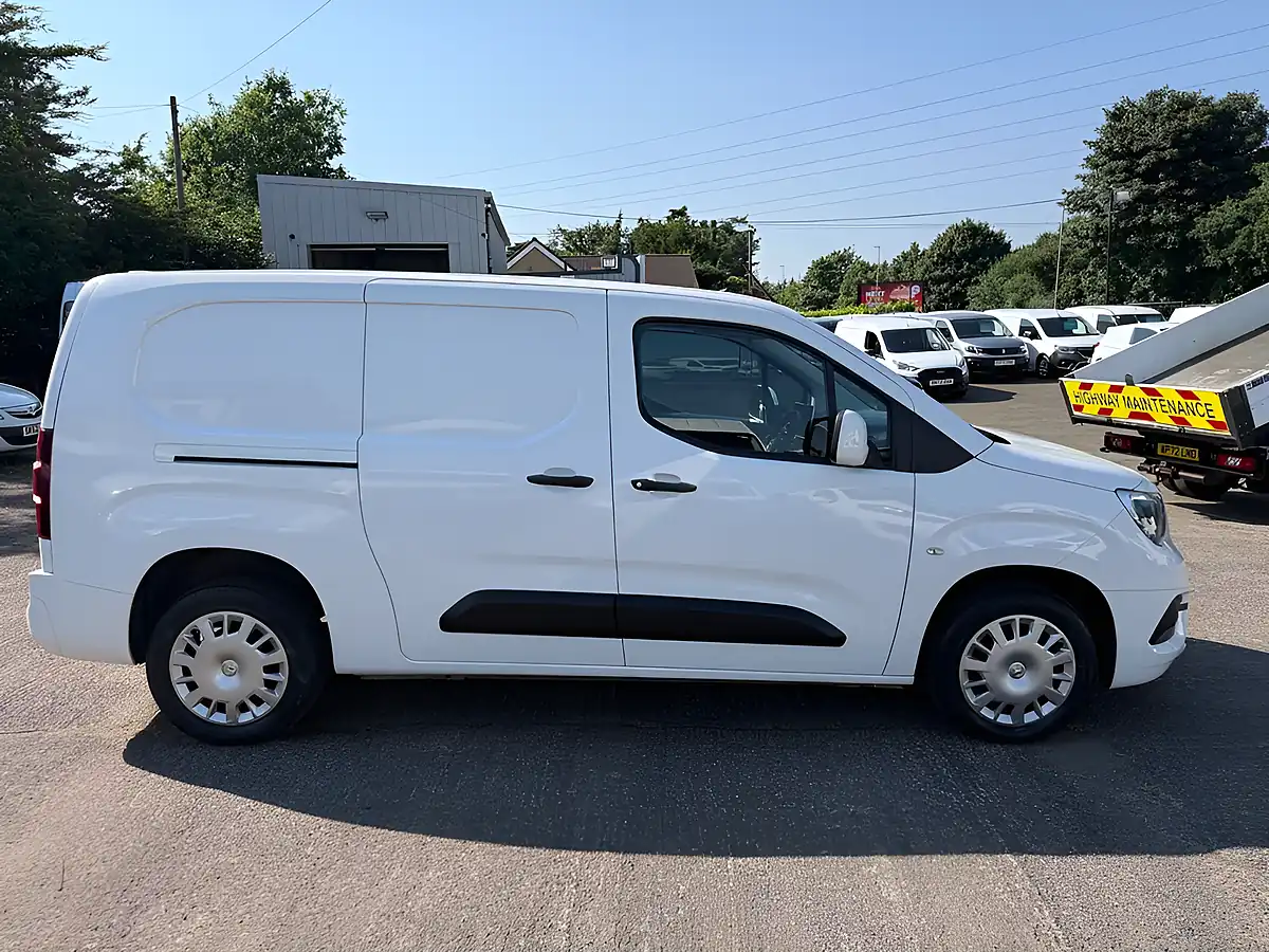 Used 2021 Vauxhall Combo Sportive White - Interior and Exterior details 9