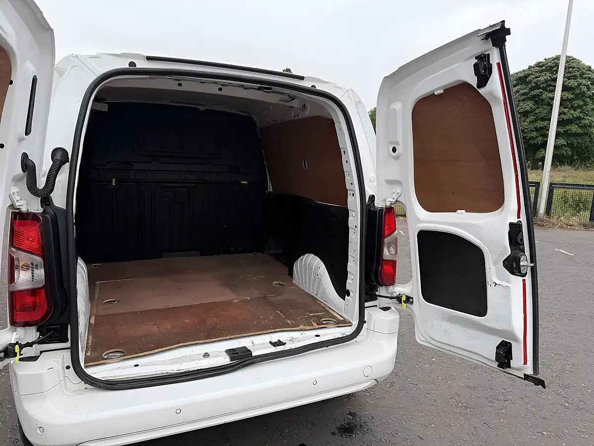 Used 2021 Vauxhall Combo Sportive White - Interior and Exterior details 10