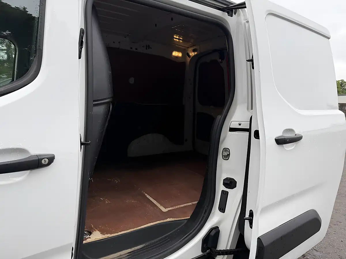 Used 2021 Vauxhall Combo Sportive White - Interior and Exterior details 12
