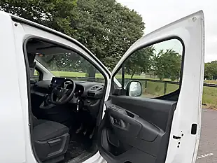Used 2021 Vauxhall Combo Sportive White - Interior and Exterior details 13