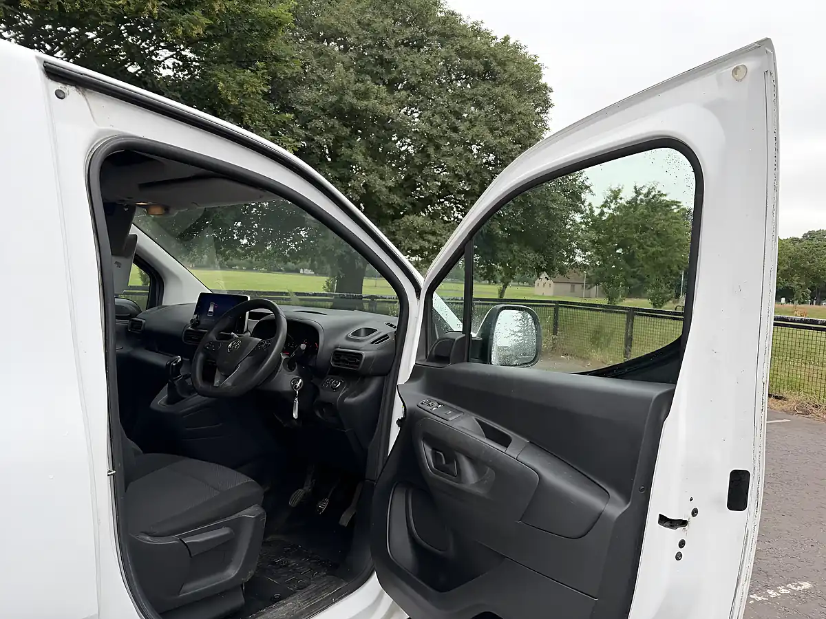 Used 2021 Vauxhall Combo Sportive White - Interior and Exterior details 13
