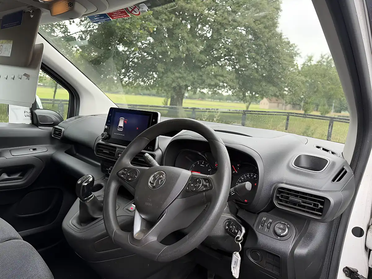 Used 2021 Vauxhall Combo Sportive White - Interior and Exterior details 14
