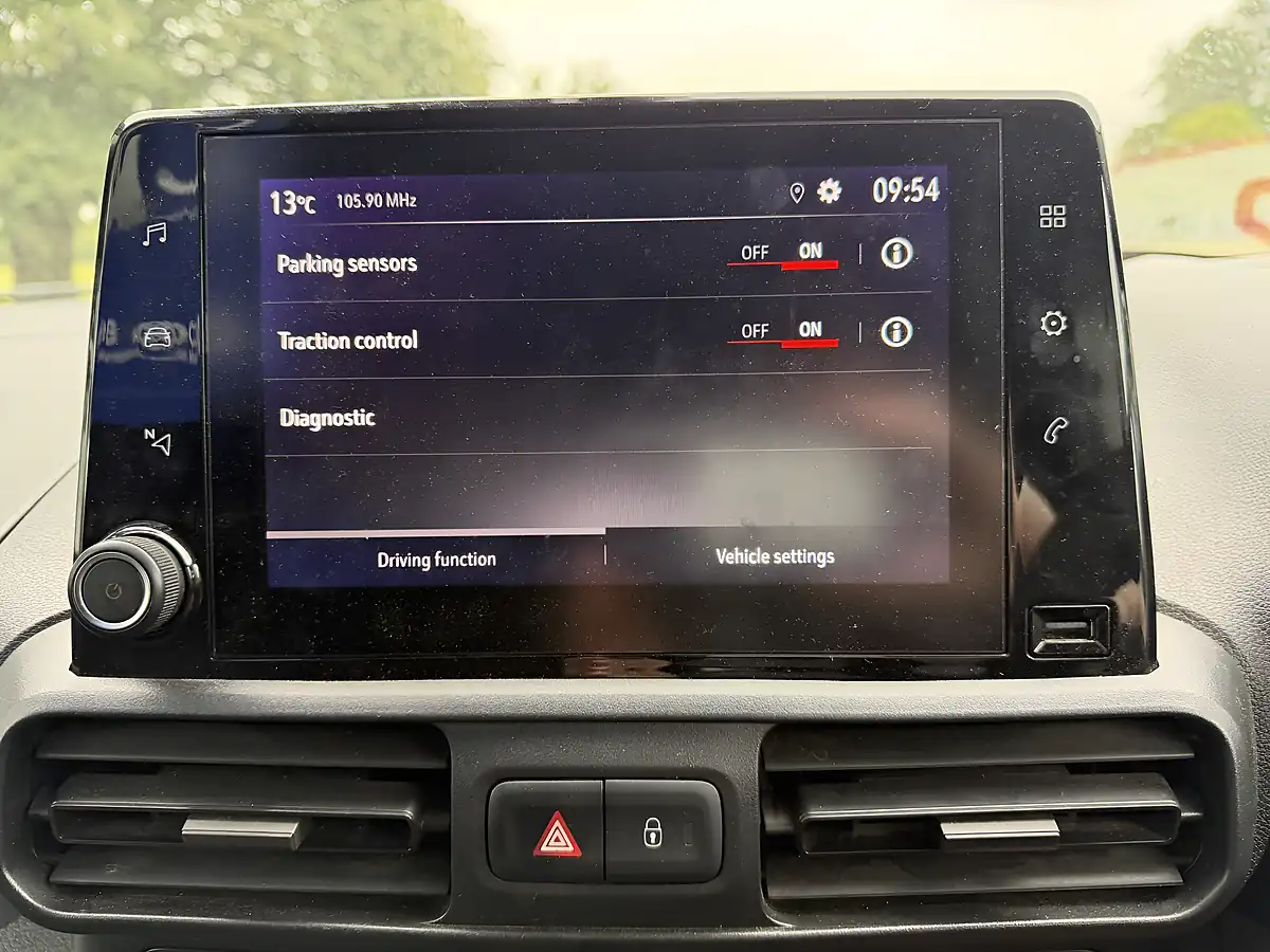 Used 2021 Vauxhall Combo Sportive White - Interior and Exterior details 16
