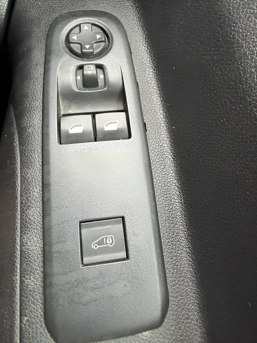 Used 2021 Vauxhall Combo Sportive White - Interior and Exterior details 18