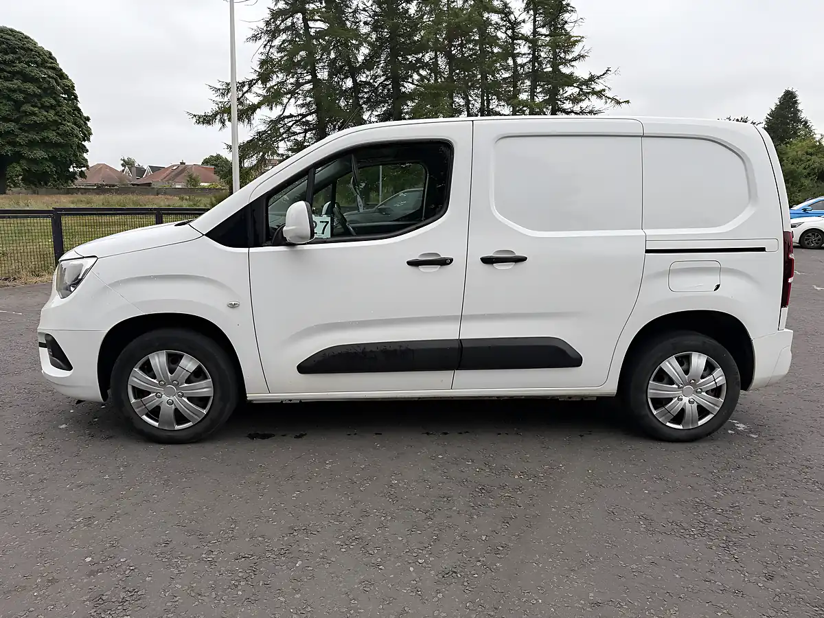 Used 2021 Vauxhall Combo Sportive White - Interior and Exterior details 4