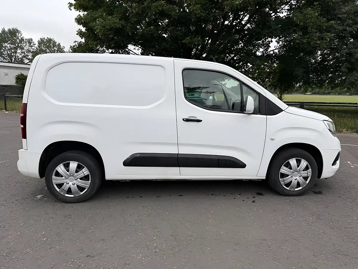 Used 2021 Vauxhall Combo Sportive White - Interior and Exterior details 8