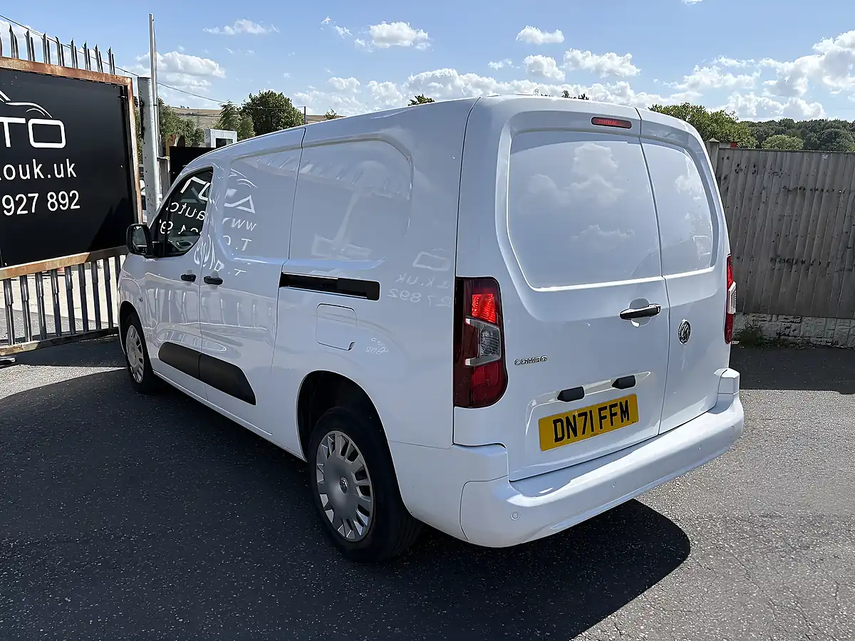 Used 2021 Vauxhall Combo Sportive White - Interior and Exterior details 15