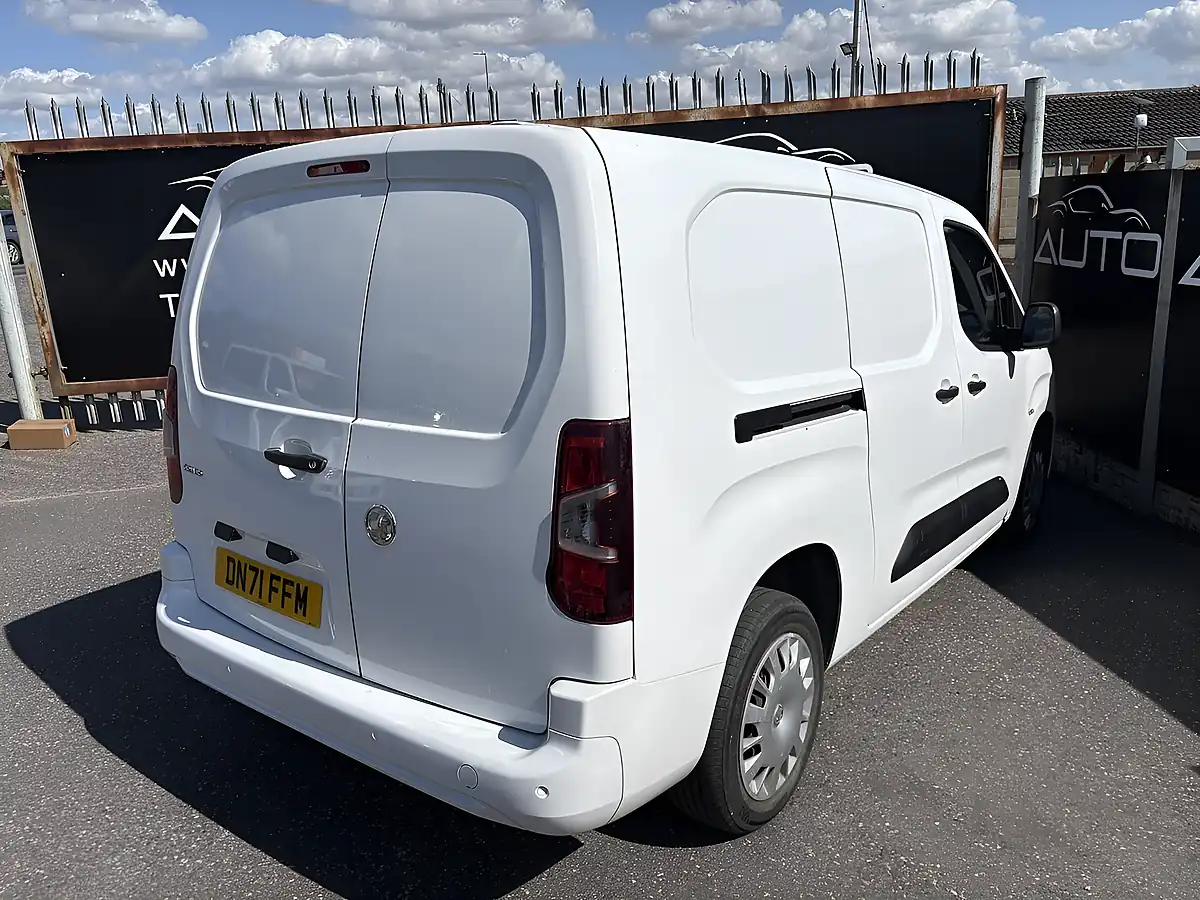 Used 2021 Vauxhall Combo Sportive White - Interior and Exterior details 18