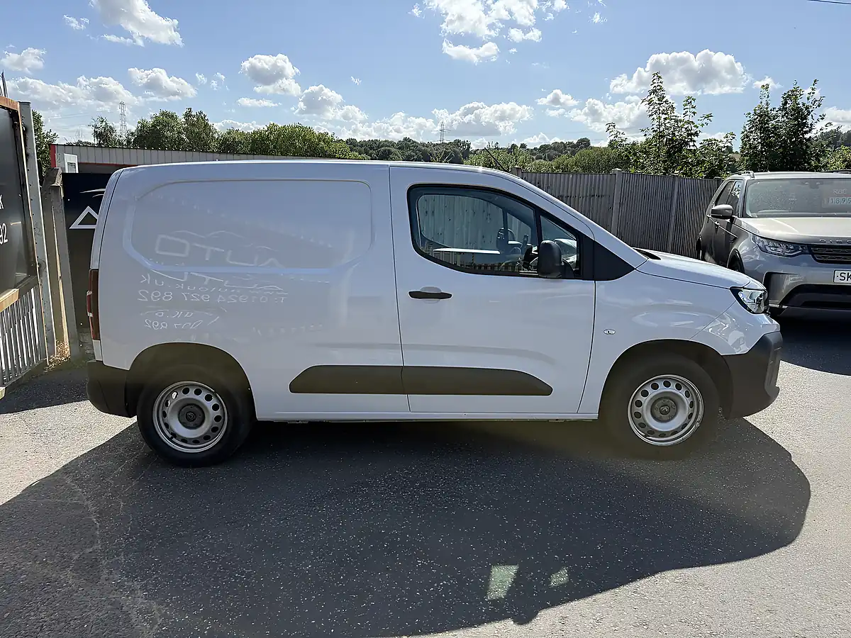 Used 2021 Vauxhall Combo Sportive White - Interior and Exterior details 19