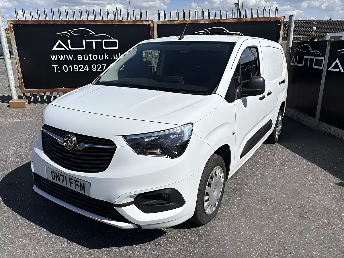 Used 2021 Vauxhall Combo Sportive White - Interior and Exterior details 3