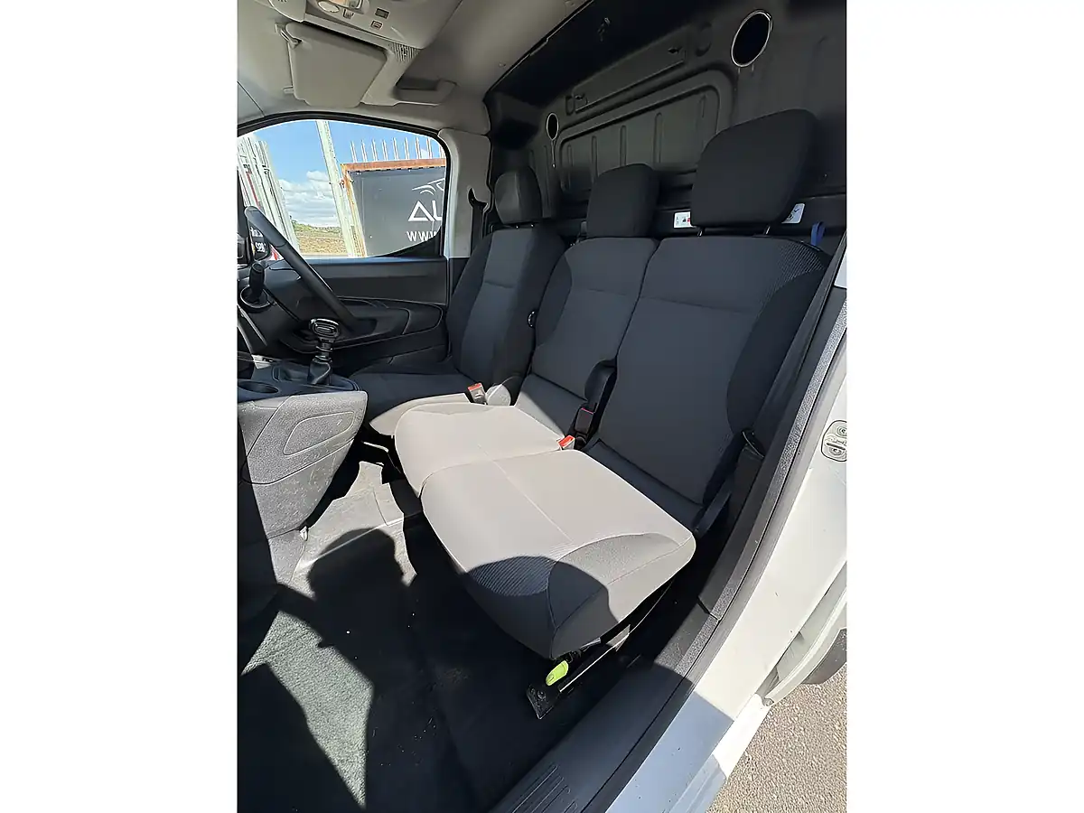 Used 2021 Vauxhall Combo Sportive White - Interior and Exterior details 8