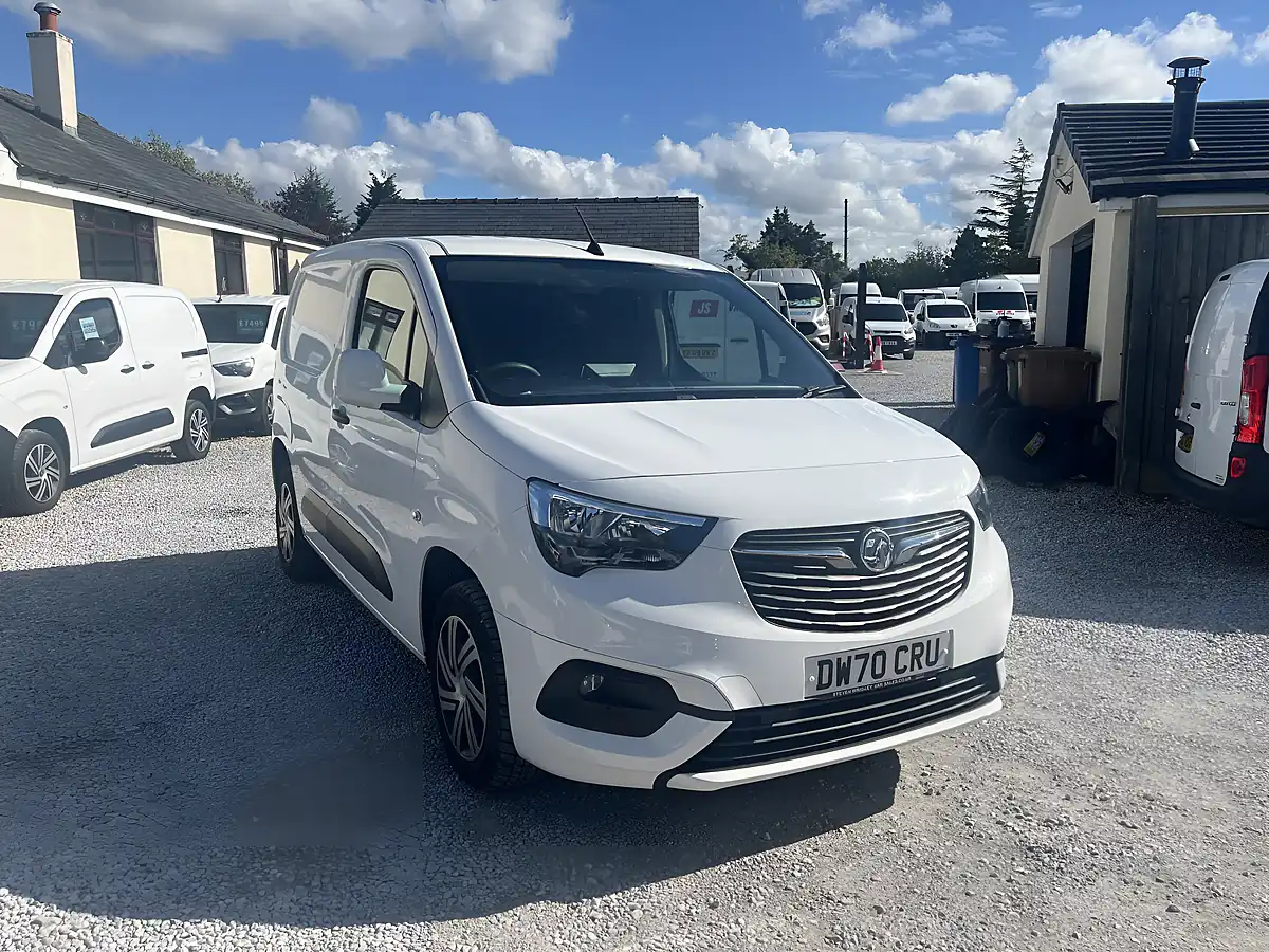 Used 2021 Vauxhall Combo Sportive White - Front View