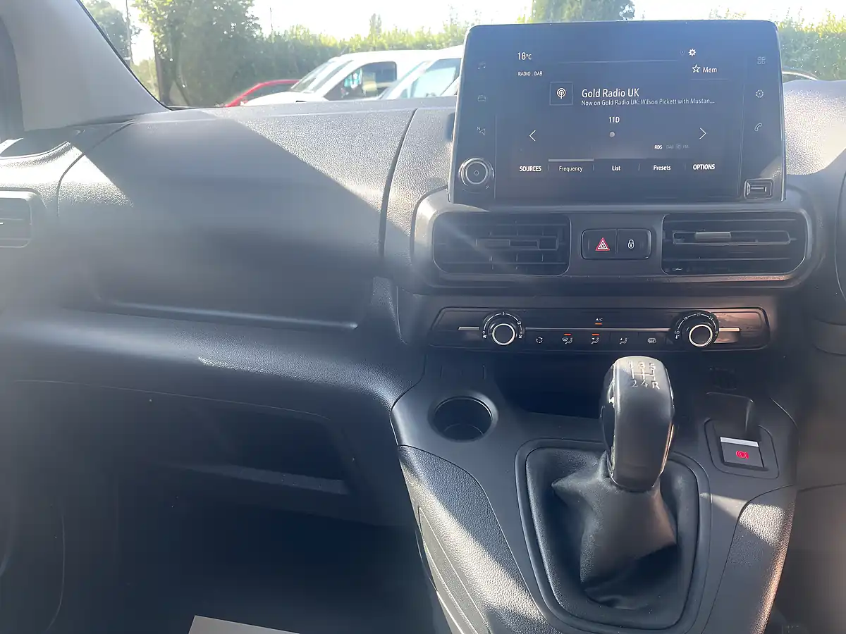 Used 2021 Vauxhall Combo Sportive White - Interior and Exterior details 12