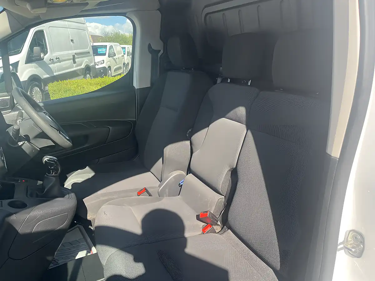 Used 2021 Vauxhall Combo Sportive White - Interior and Exterior details 16