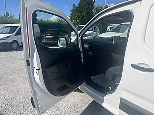 Used 2021 Vauxhall Combo Sportive White - Interior and Exterior details 17