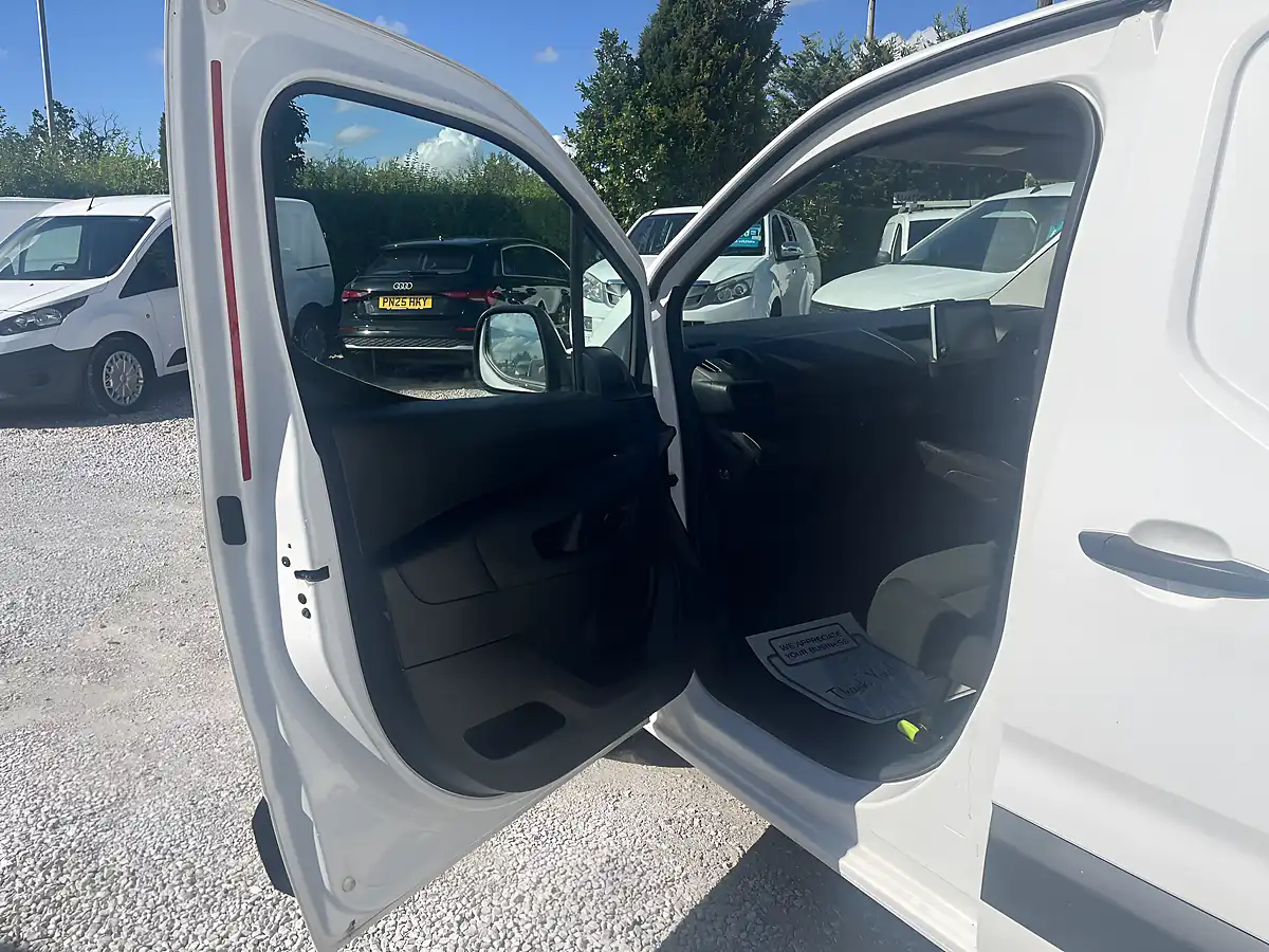 Used 2021 Vauxhall Combo Sportive White - Interior and Exterior details 17