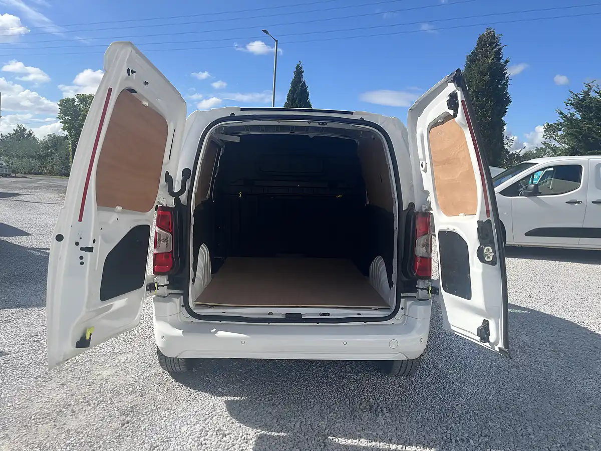 Used 2021 Vauxhall Combo Sportive White - Interior and Exterior details 19