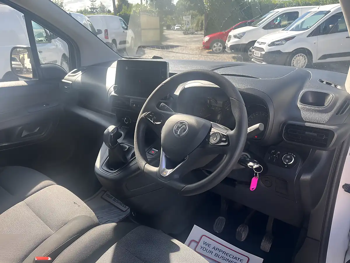 Used 2021 Vauxhall Combo Sportive White - Interior and Exterior details 3
