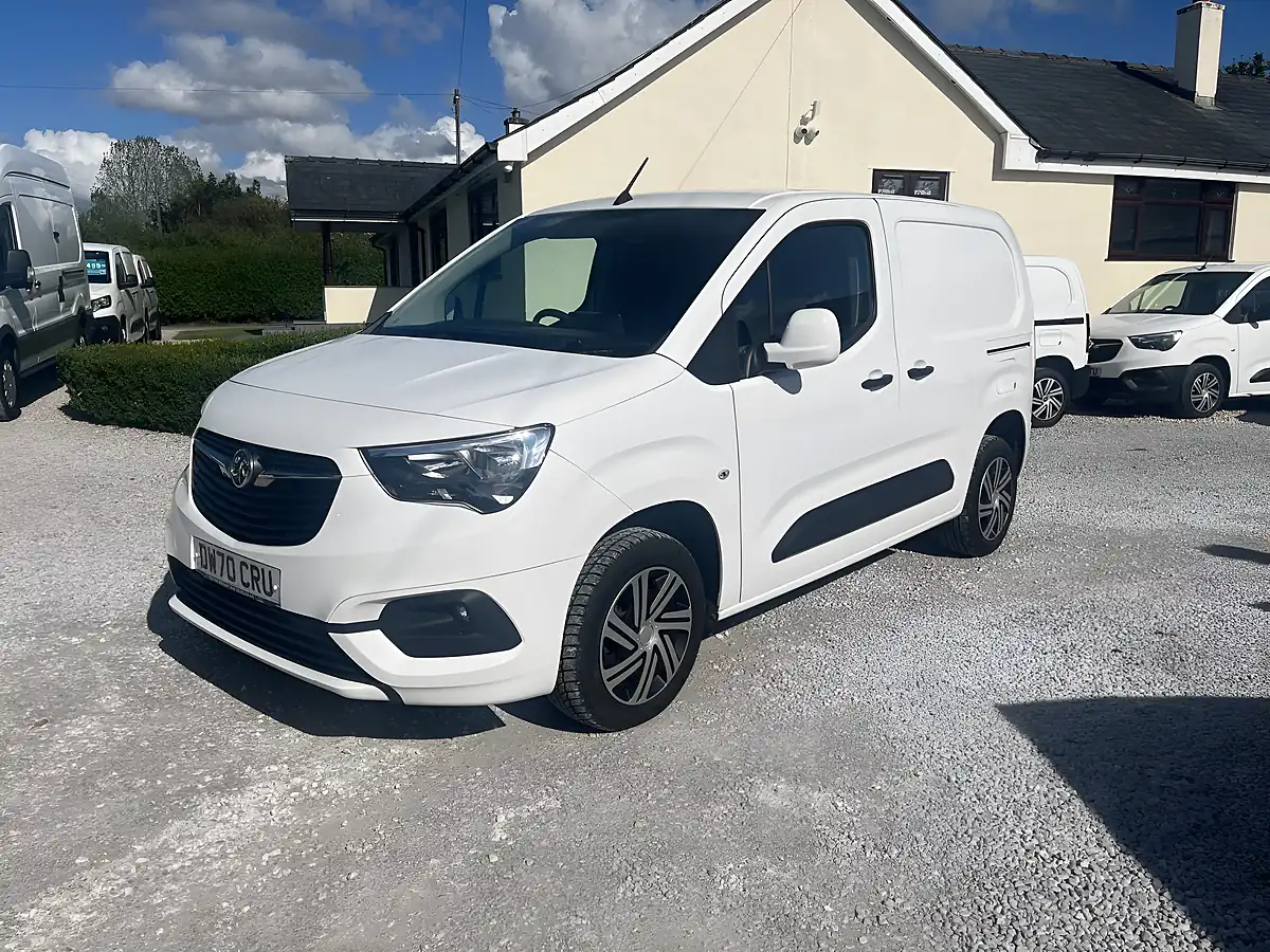 Used 2021 Vauxhall Combo Sportive White - Interior and Exterior details 4