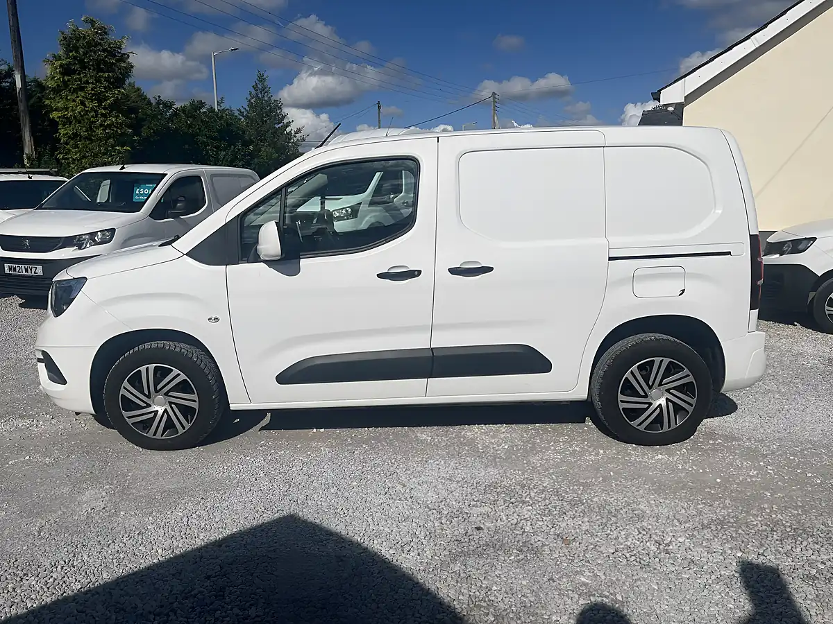 Used 2021 Vauxhall Combo Sportive White - Interior and Exterior details 5