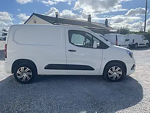 Used 2021 Vauxhall Combo Sportive White - Interior and Exterior details 9
