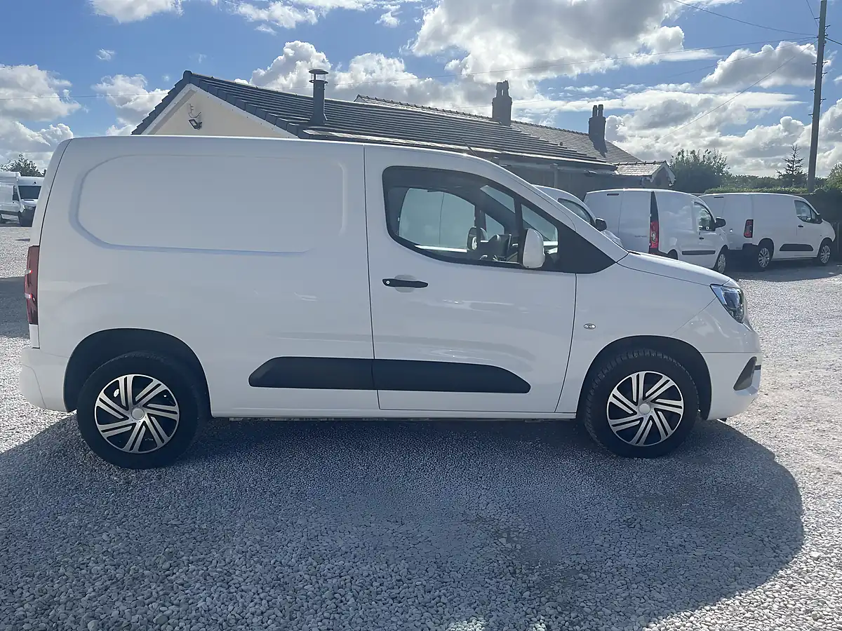 Used 2021 Vauxhall Combo Sportive White - Interior and Exterior details 9