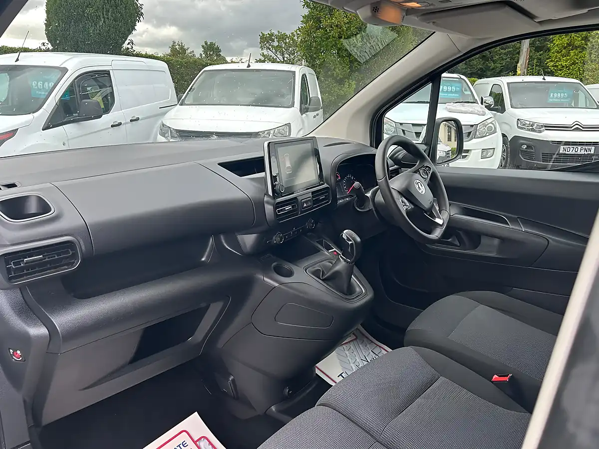 Used 2021 Vauxhall Combo Sportive White - Interior and Exterior details 14