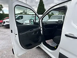 Used 2021 Vauxhall Combo Sportive White - Interior and Exterior details 17