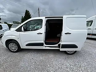 Used 2021 Vauxhall Combo Sportive White - Interior and Exterior details 18