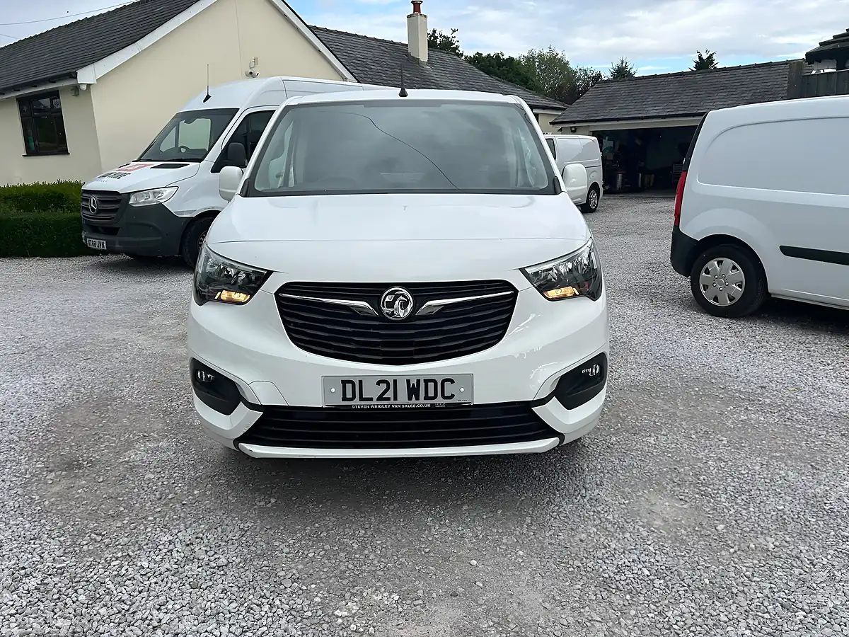 Used 2021 Vauxhall Combo Sportive White - Interior and Exterior details 2