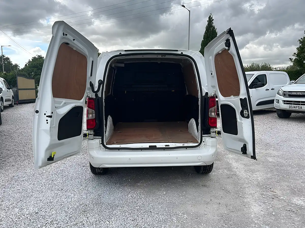 Used 2021 Vauxhall Combo Sportive White - Interior and Exterior details 20