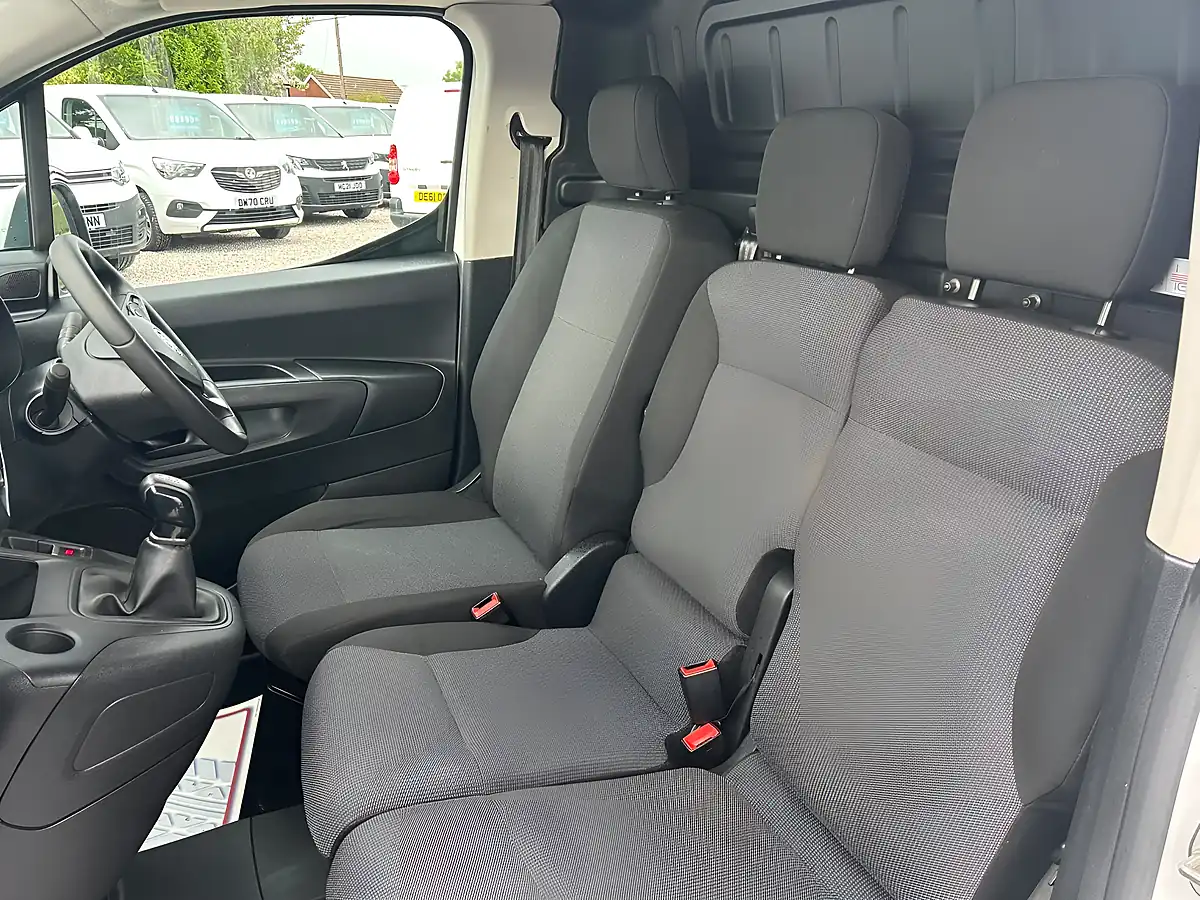 Used 2021 Vauxhall Combo Sportive White - Interior and Exterior details 3
