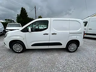 Used 2021 Vauxhall Combo Sportive White - Interior and Exterior details 4