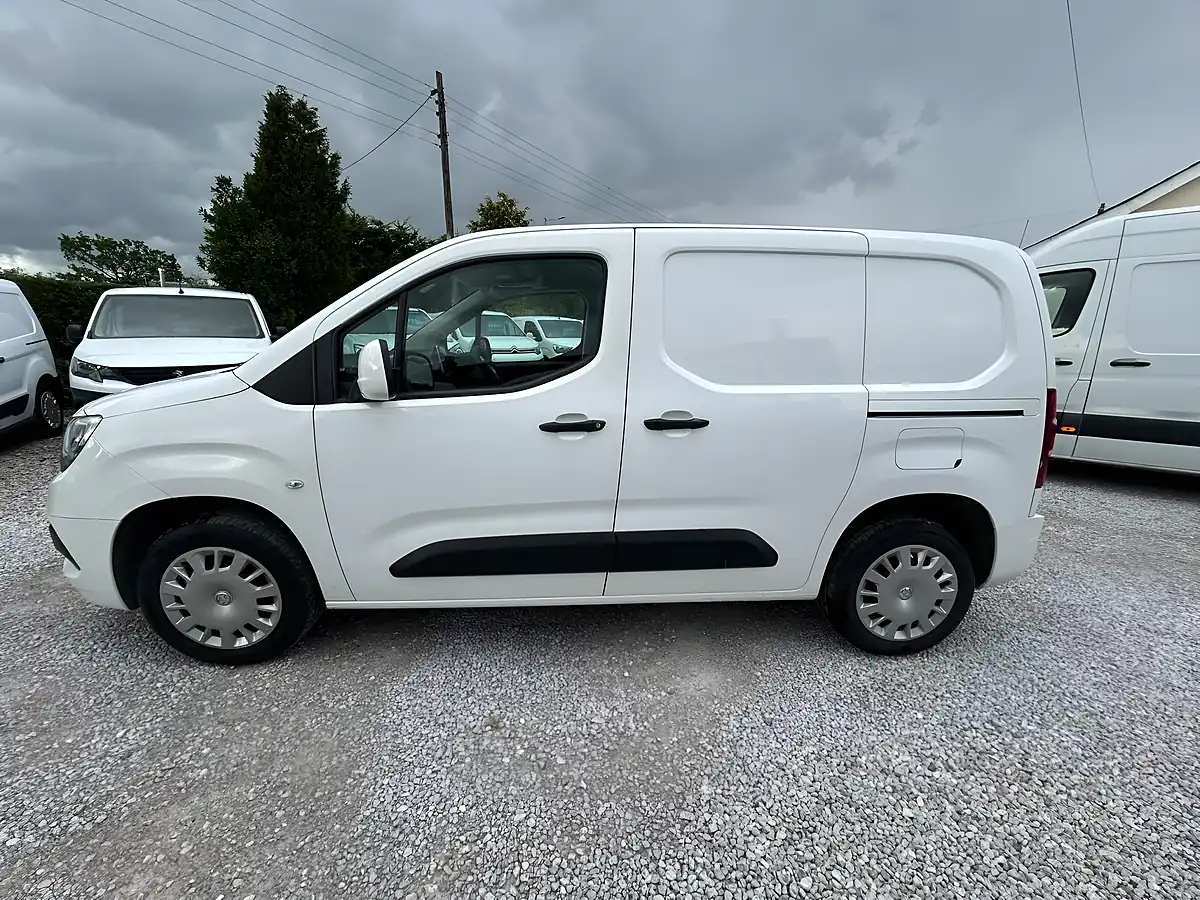 Used 2021 Vauxhall Combo Sportive White - Interior and Exterior details 4