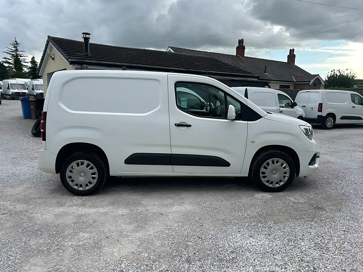 Used 2021 Vauxhall Combo Sportive White - Interior and Exterior details 8