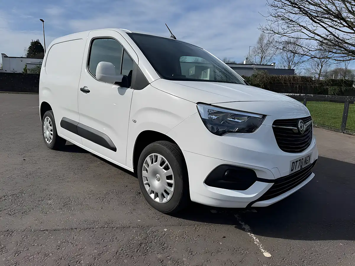 Used 2021 Vauxhall Combo Sportive White - Front View