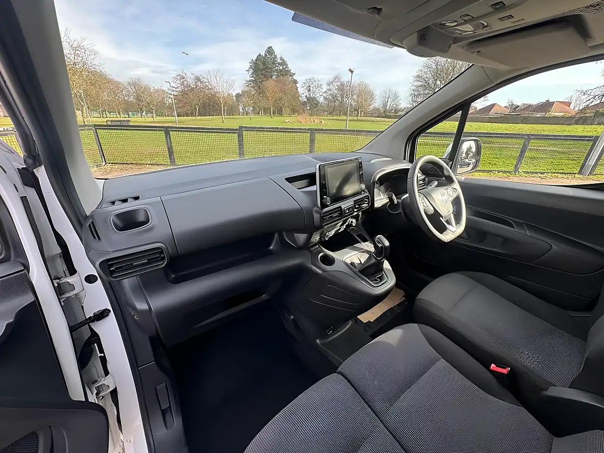 Used 2021 Vauxhall Combo Sportive White - Interior and Exterior details 14