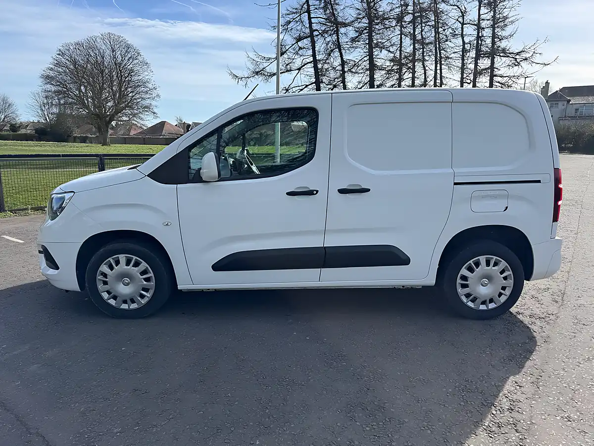 Used 2021 Vauxhall Combo Sportive White - Interior and Exterior details 4
