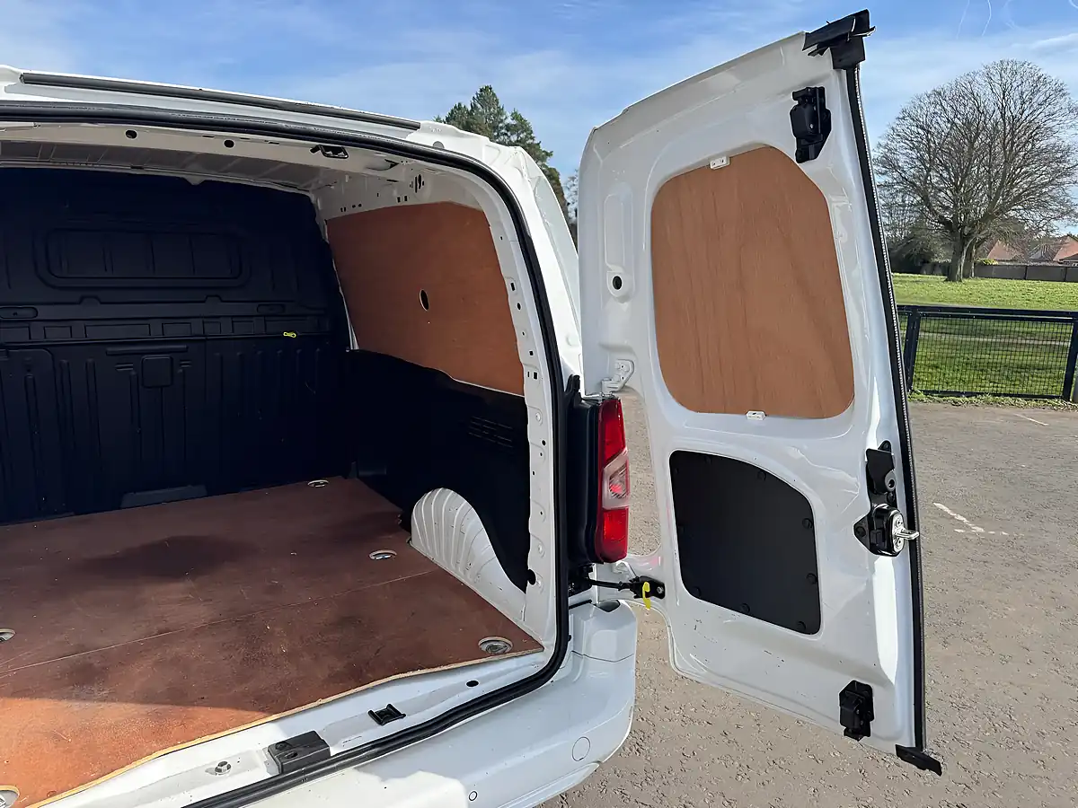 Used 2021 Vauxhall Combo Sportive White - Interior and Exterior details 9